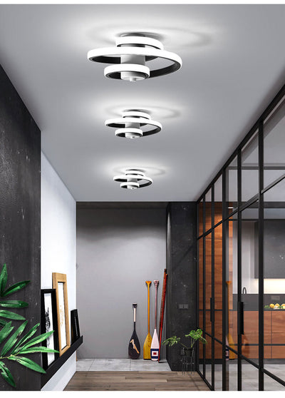 Lámpara de techo con iluminación LED de metal sencilla y moderna.