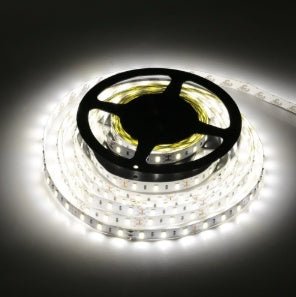 Tira  de luz LED RGB , con control  remoto , que cambia de color con adaptor .