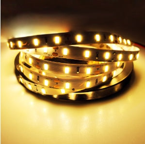 Tira  de luz LED RGB , con control  remoto , que cambia de color con adaptor .